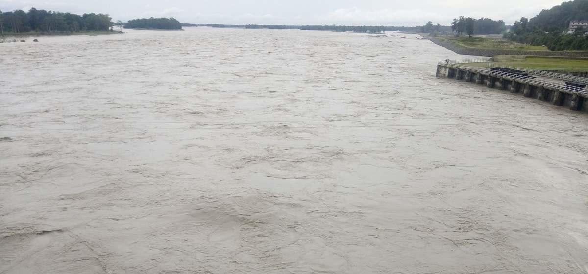 कर्णाली र मोहना नदीमा पानीको सतह विस्तारै घट्दै